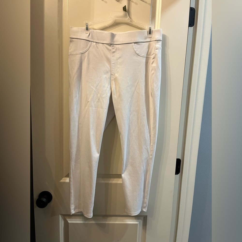 New with out tags , stretch pull on jeans
